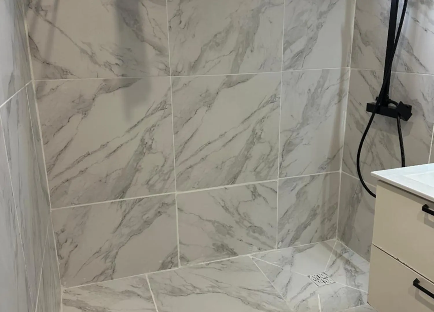 Séjour chez l'habitant Location De Chambre Privee Dans Residence Prive, Jardins Et Parking Gratuit 1 Min To Tramway Et 9 Min De Centre-Ville, Accessibilite A Plusieurs Transports Nice